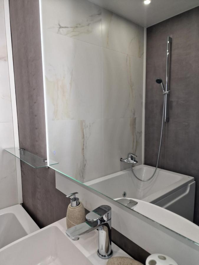 וארנה Marsselis Luxe Port Apartment מראה חיצוני תמונה