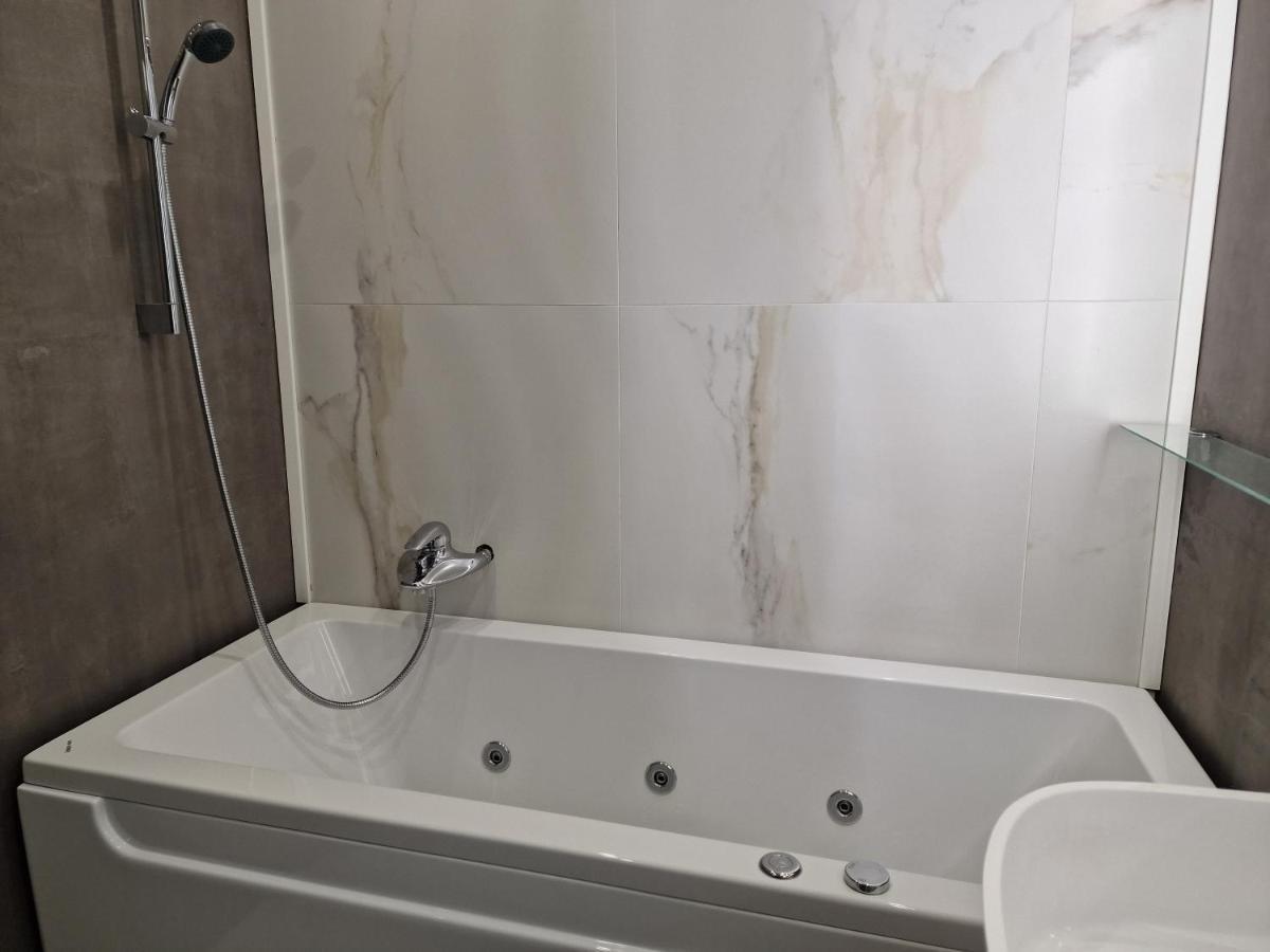 וארנה Marsselis Luxe Port Apartment מראה חיצוני תמונה